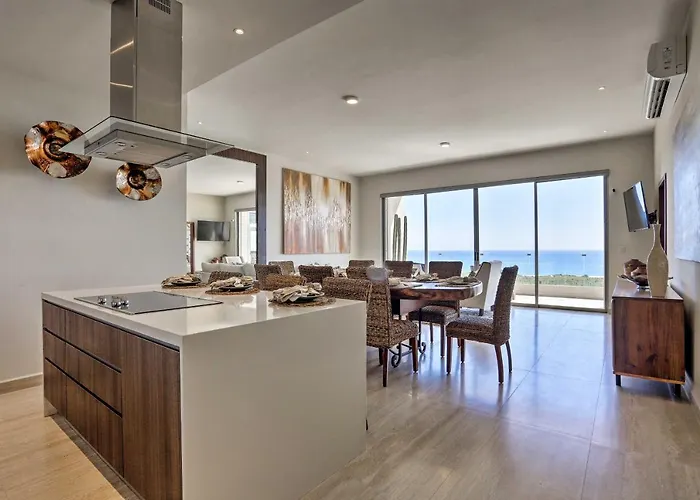 Luxe Cabo W/ Ocean Views + Amenities! Holiday home Cabo San Lucas