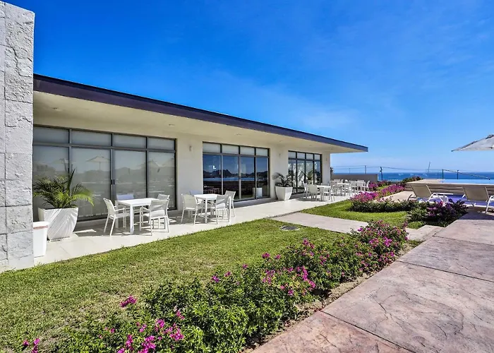 Luxe Cabo W/ Ocean Views + Amenities! Holiday home Cabo San Lucas